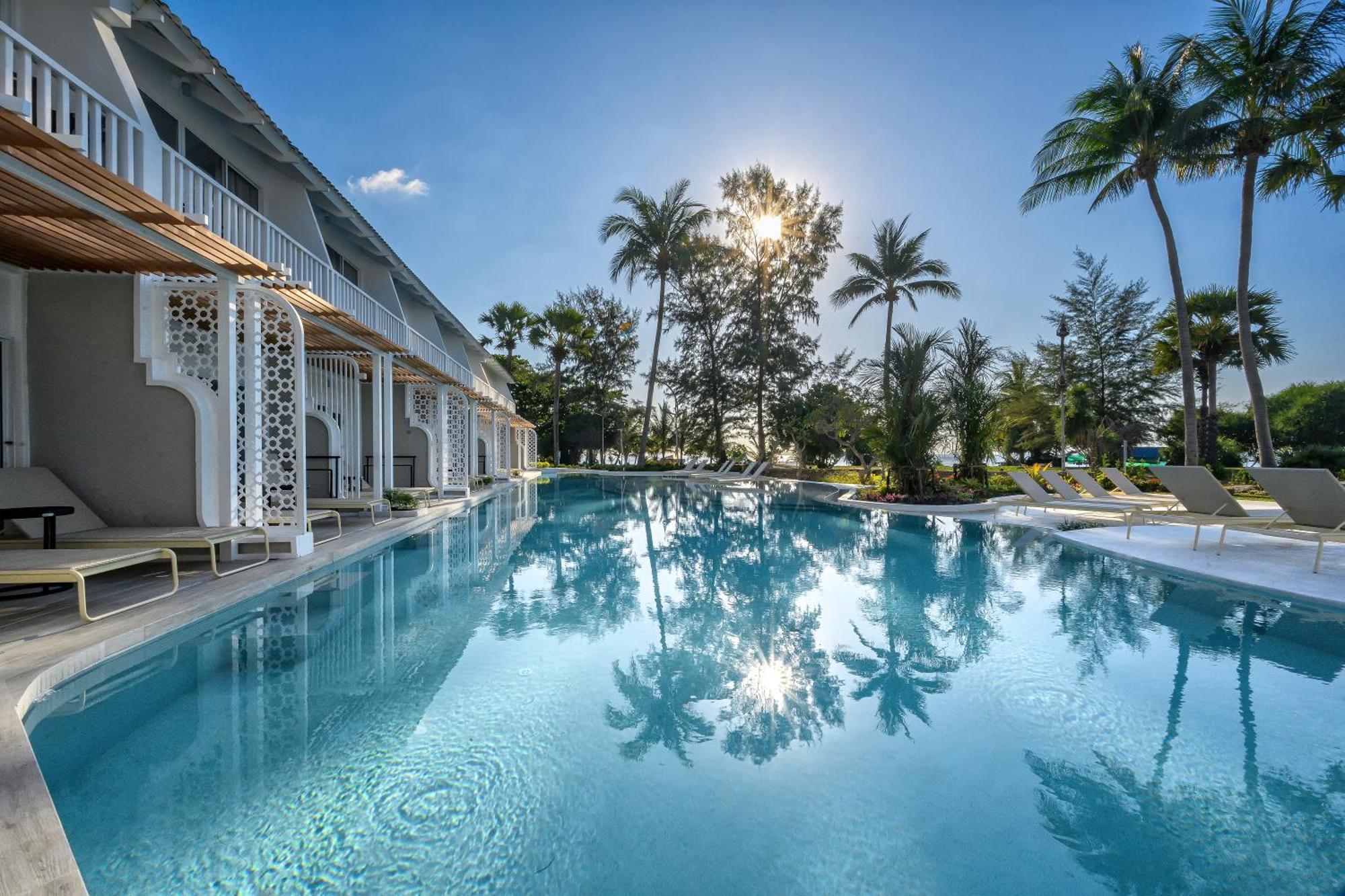 Thavorn Palm Beach Resort Phuket Karon Exterior photo